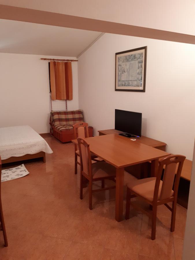 Apartments Lav Πόρετς Εξωτερικό φωτογραφία